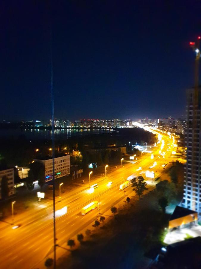Олімпік Парк, 5Хв Від М Бориспільська, Завжди Є Світло, Генератор В Будинку! Kiev Dış mekan fotoğraf